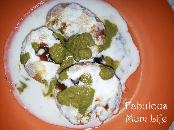 Tricolor dahi kachori