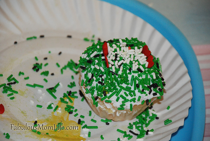 cricket pitch cupcake decoration