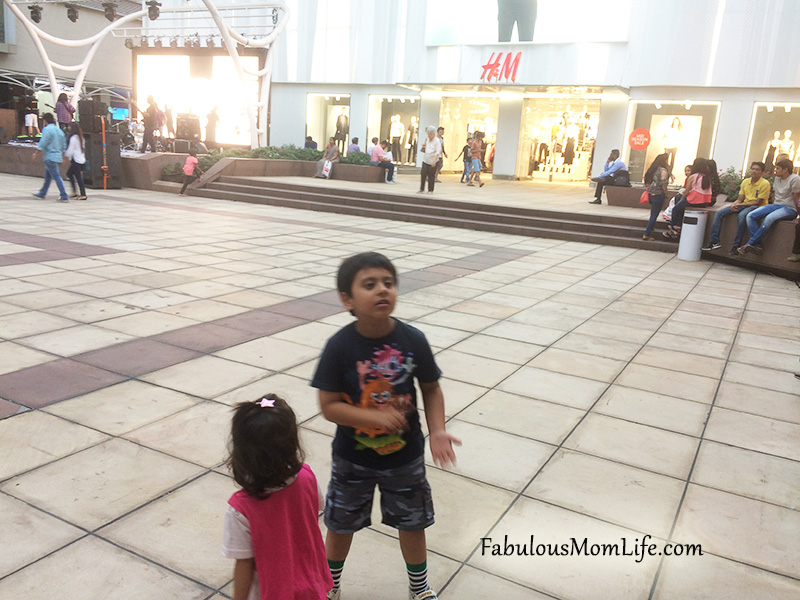 Live Entertainment at the Courtyard at High Street Phoenix Mall, Mumbai, India