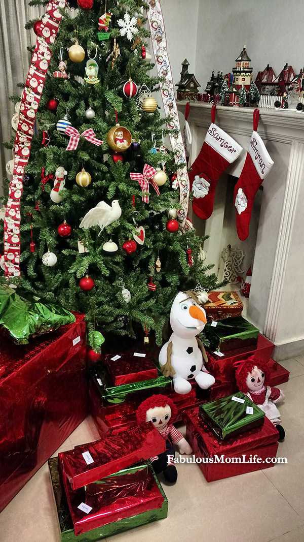 christmas tree decor with red and green presents