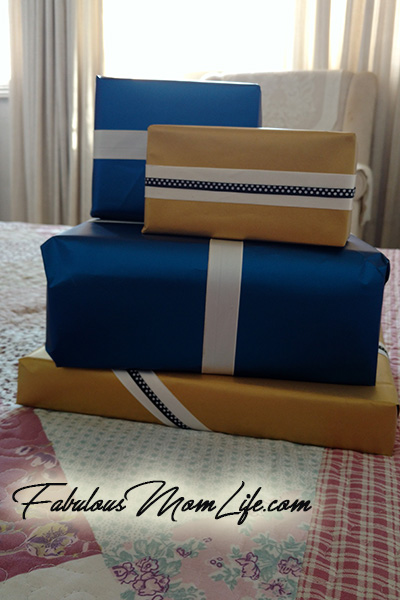 gold blue gift wrapping idea