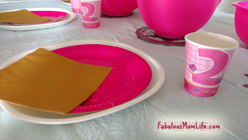 pink and gold table decor