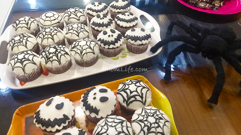 Spooky Halloween Cupcakes Spider Web