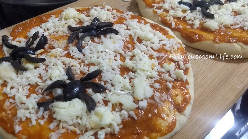 Spider Pizza - Easy Halloween Food Ideas