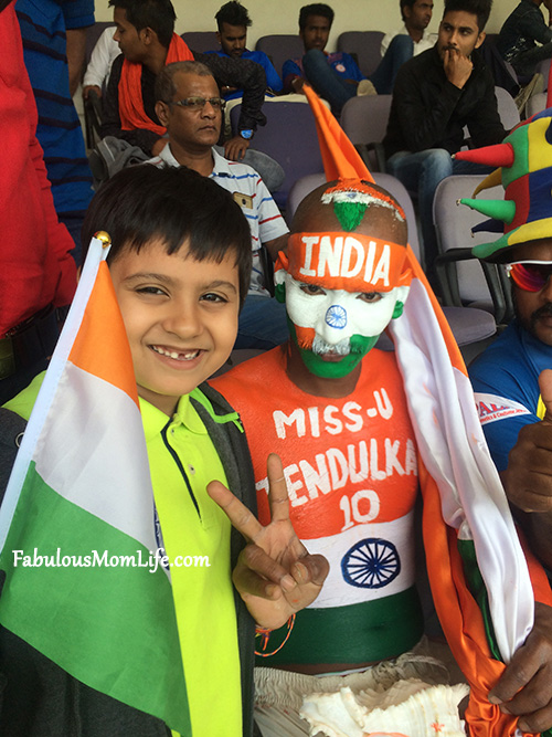 Sudhir Kumar Chaudhary - Tendulkar Fan posing with Sammy