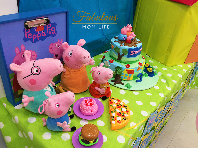 Peppa Pig Birthday Party Decor with Toys