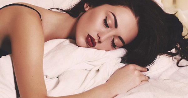 makeup in bed