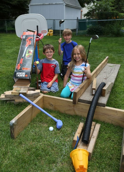 mini backyard golf course