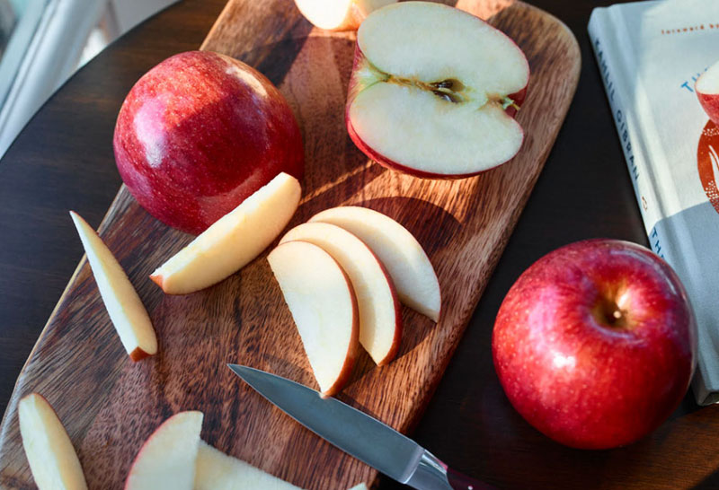 apple slices - 4 Snacks that Boost Your Energy