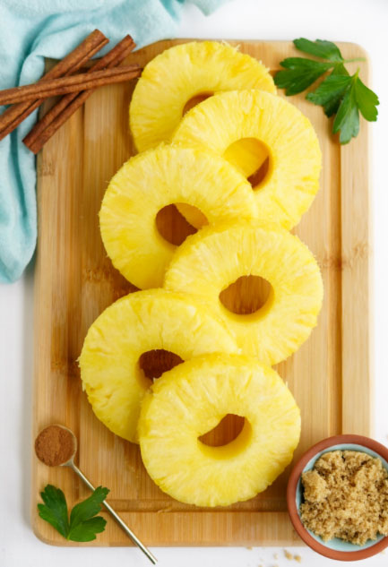 pineapple slices - 4 Snacks that Boost Your Energy