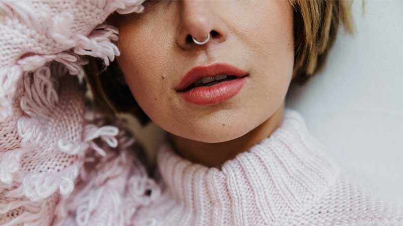 5 Gold Septum Ring Designs to Check Out This Winter Season