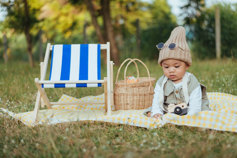 Picnic in the Park - Spring Baby photoshoot idea