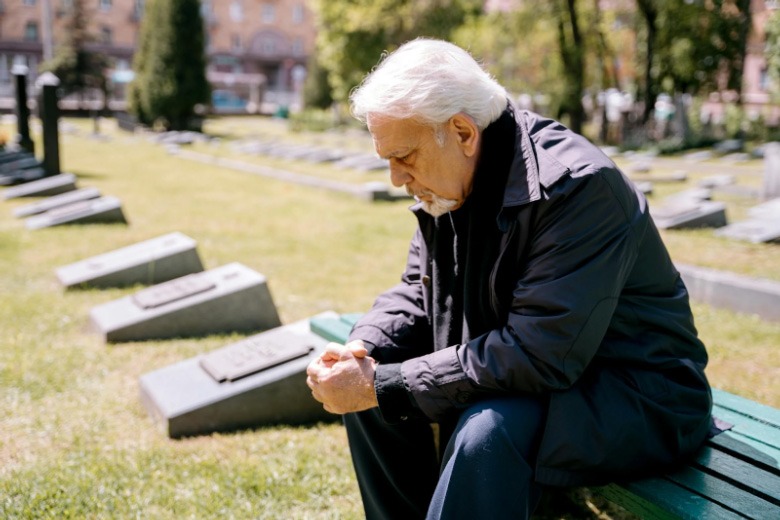 Exploring Different Types of Grief Support for Seniors: Finding the Right Fit