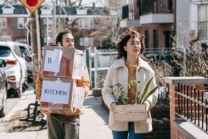 Should You Relocate for Your New Job? Top 6 Considerations