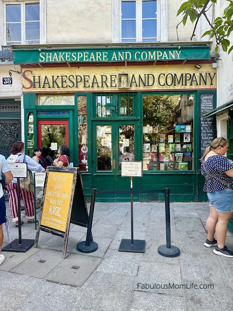 Legendary bookstores of the world - Shakespeare and Company, Paris