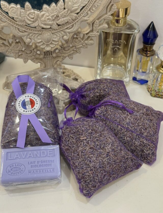 Dried lavender and Lavender Savon de Marseille - Paris shopping 